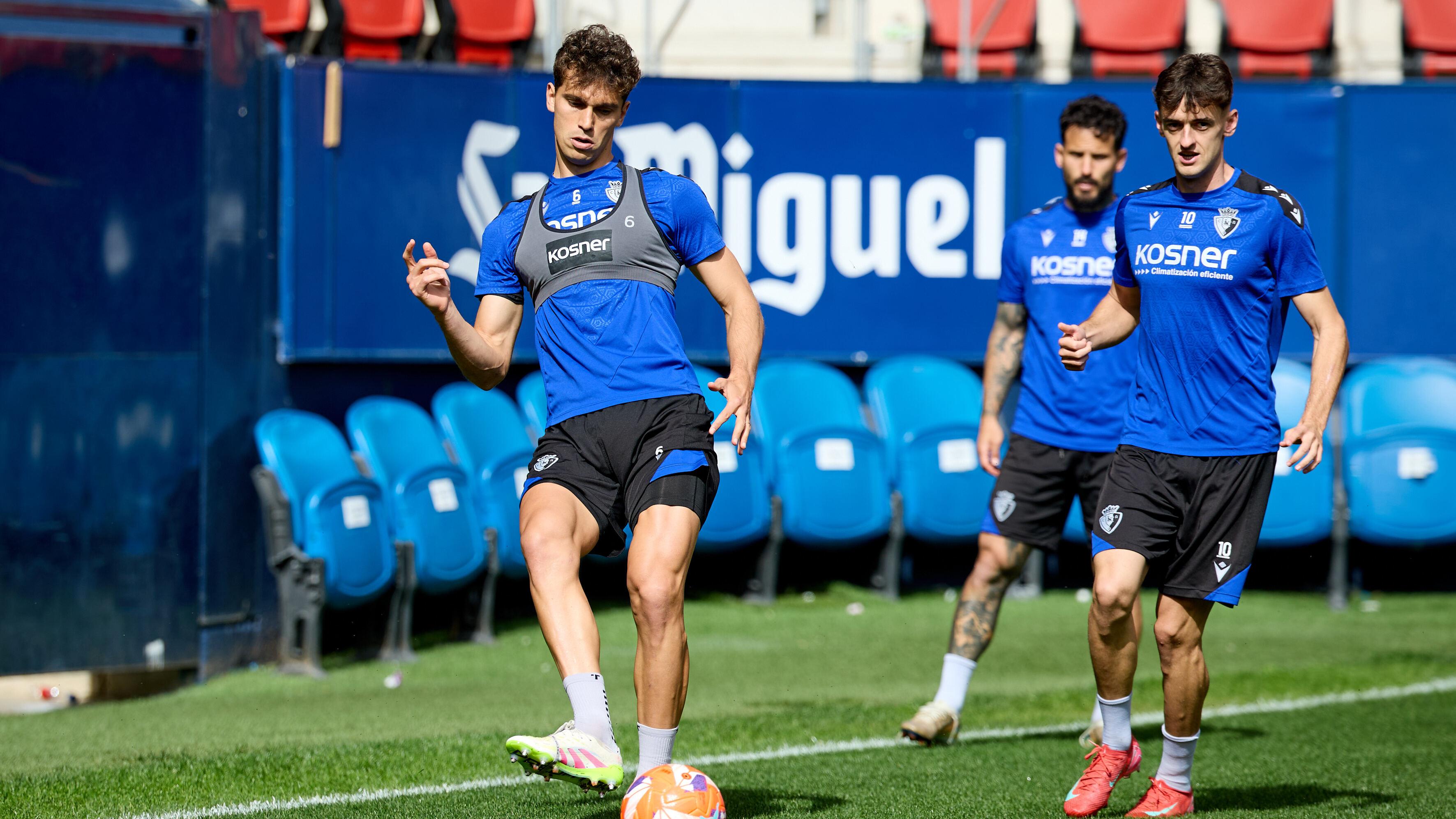 Osasuna se ejercita a puerta cerrada en El Sadar a dos días de visitar al Villarreal
