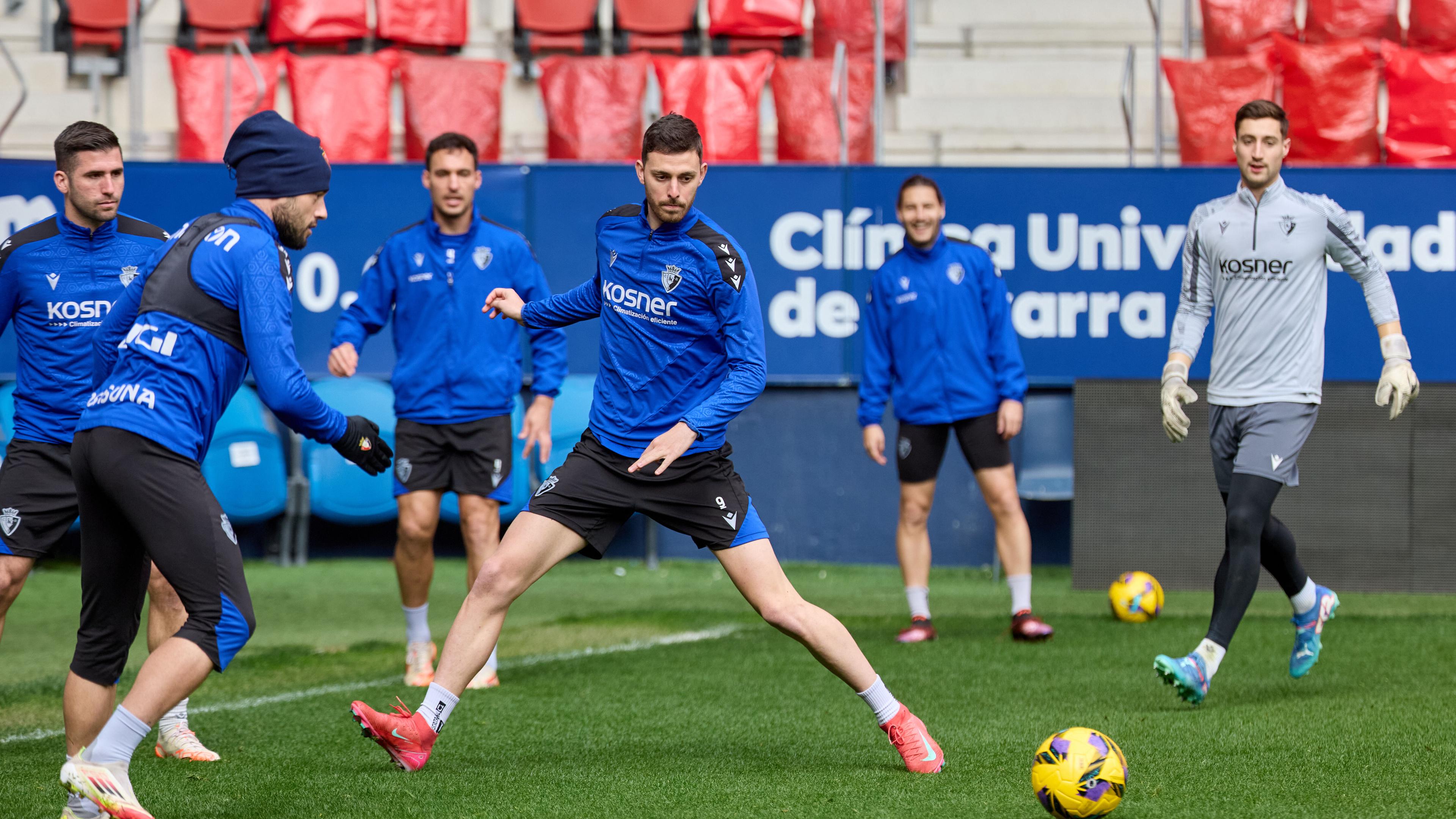 Osasuna se ejercita a puerta cerrada a dos días de enfrentarse ante el Barça