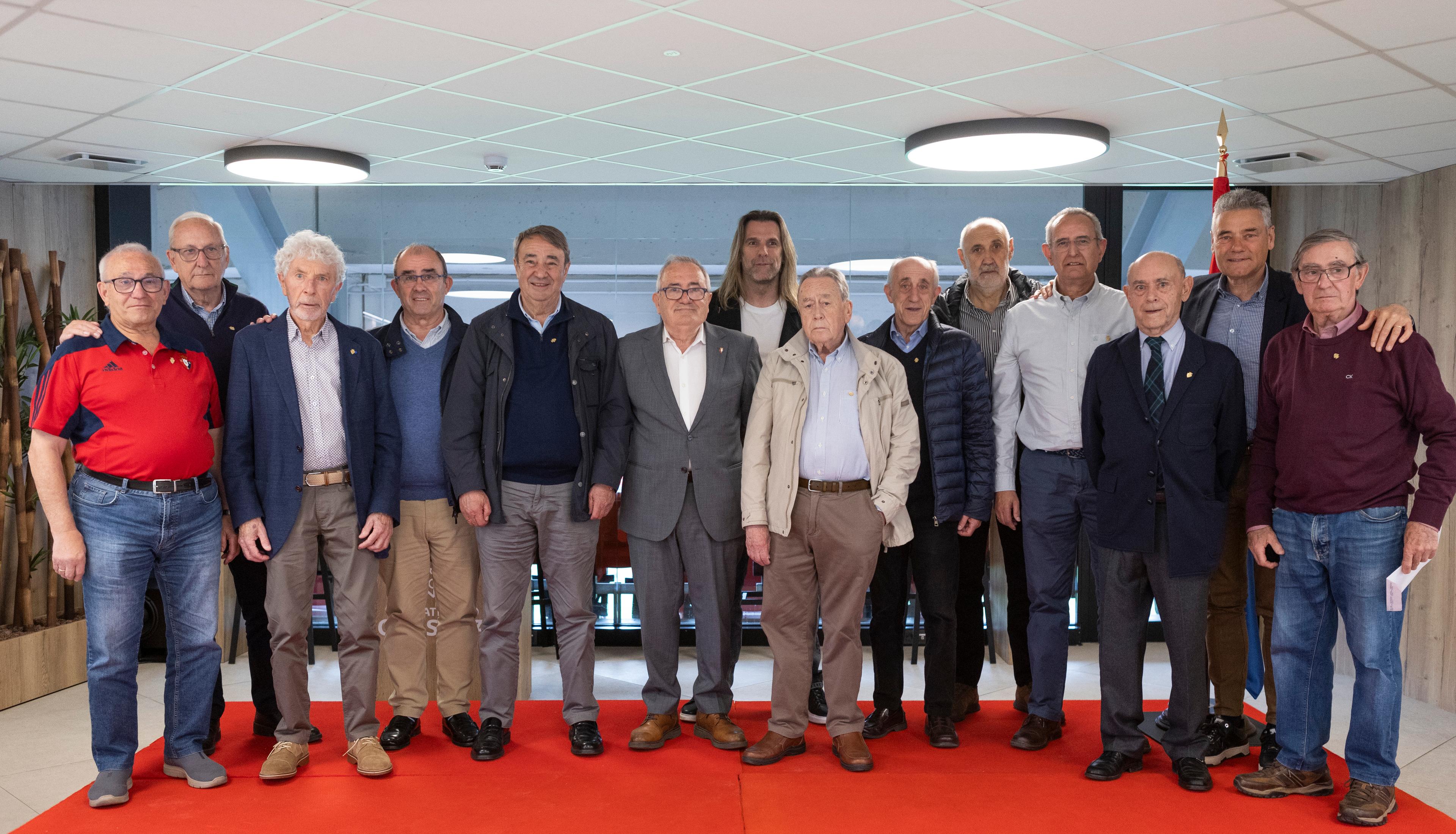 Osasuna entrega su Insignia de Oro a diez socios al cumplir los 50 años como miembros del club