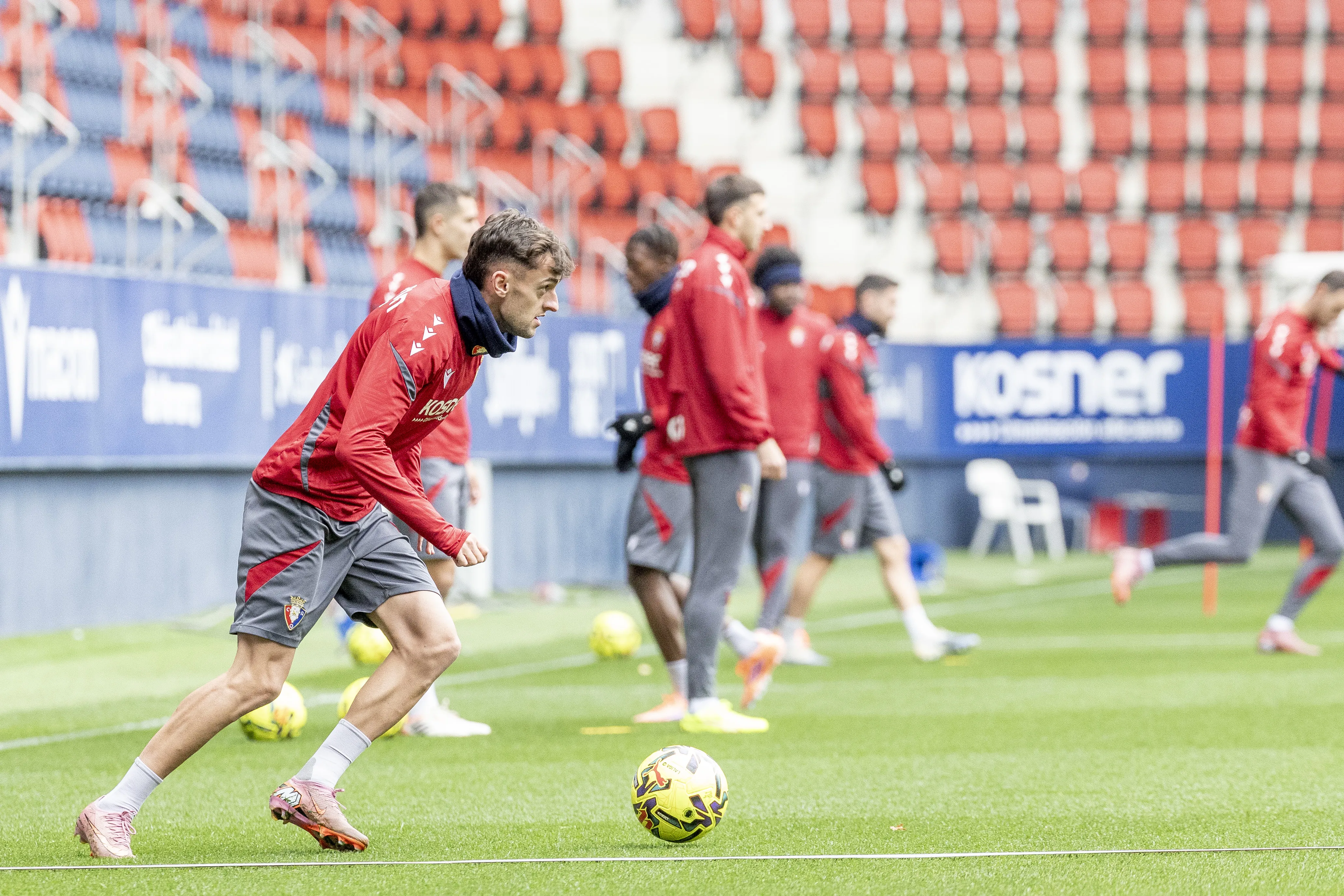 Osasuna se ejercita en El Sadar a tres días de recibir a la Real ...