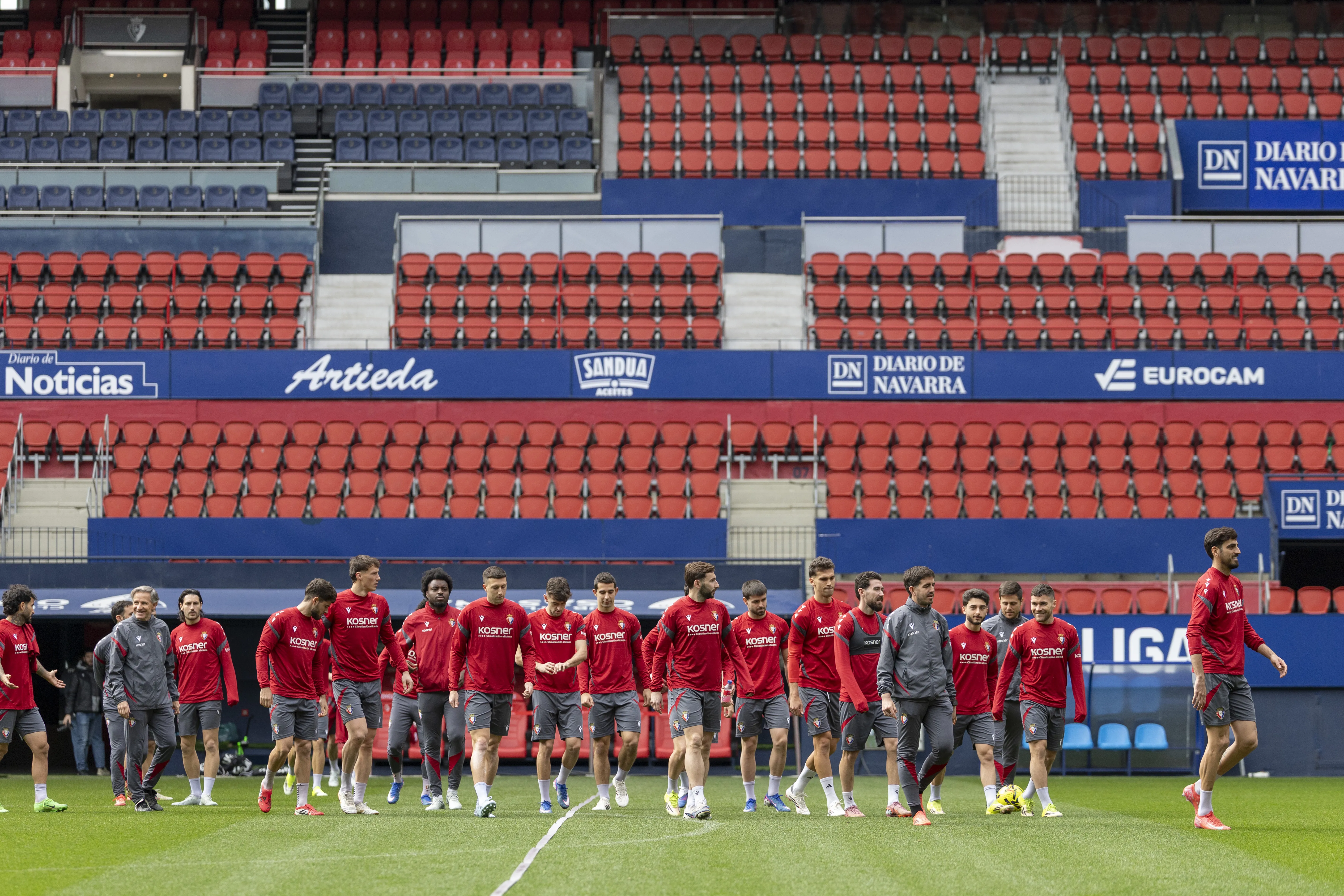 Osasuna se ejercita a puerta cerrada en El Sadar - Osasuna